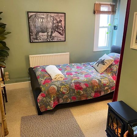 The Totnes Guest House. Upstairs At Zappa'S ภายนอก รูปภาพ